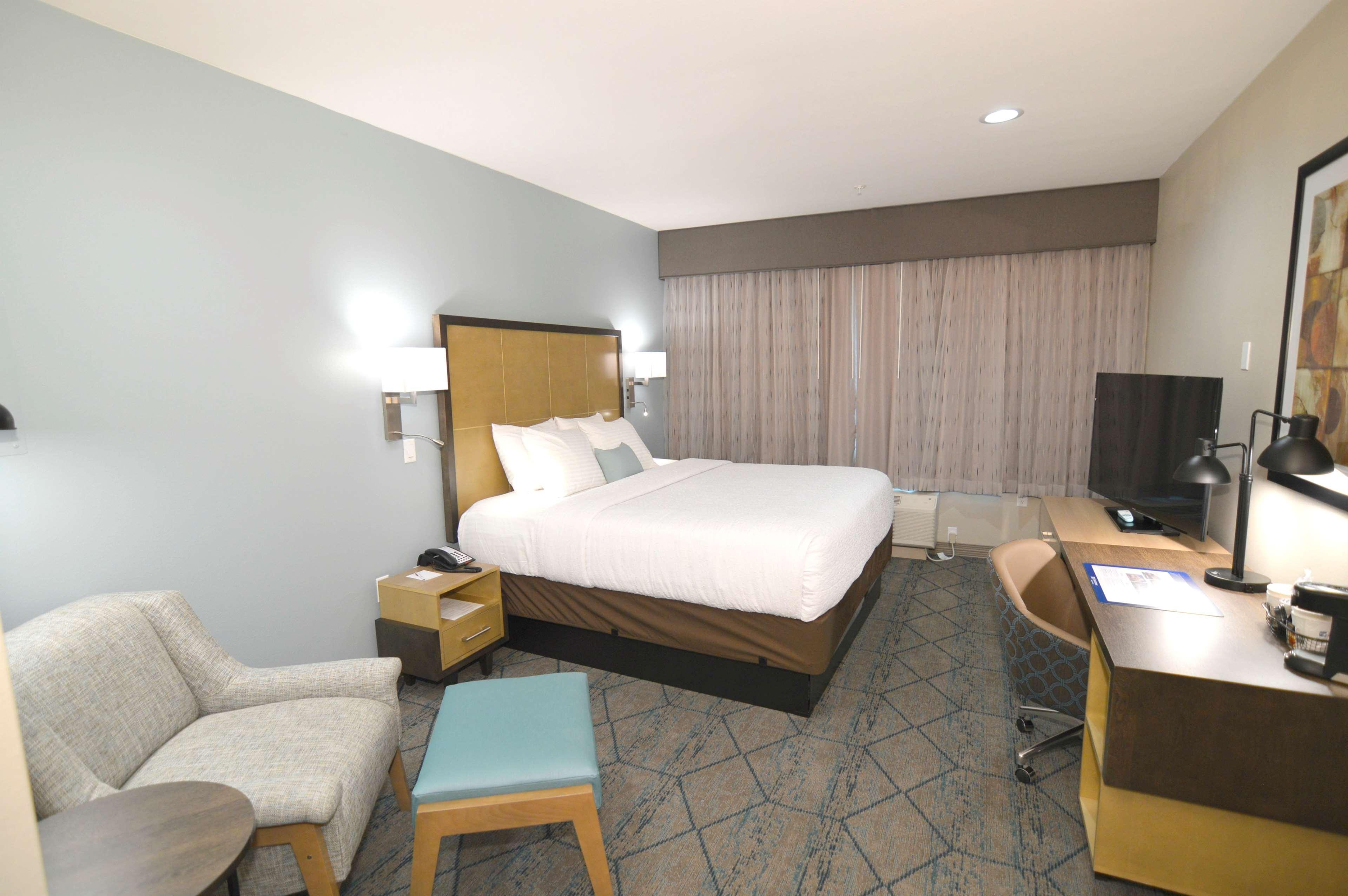 Best Western Plus Pleasanton Hotel Extérieur photo