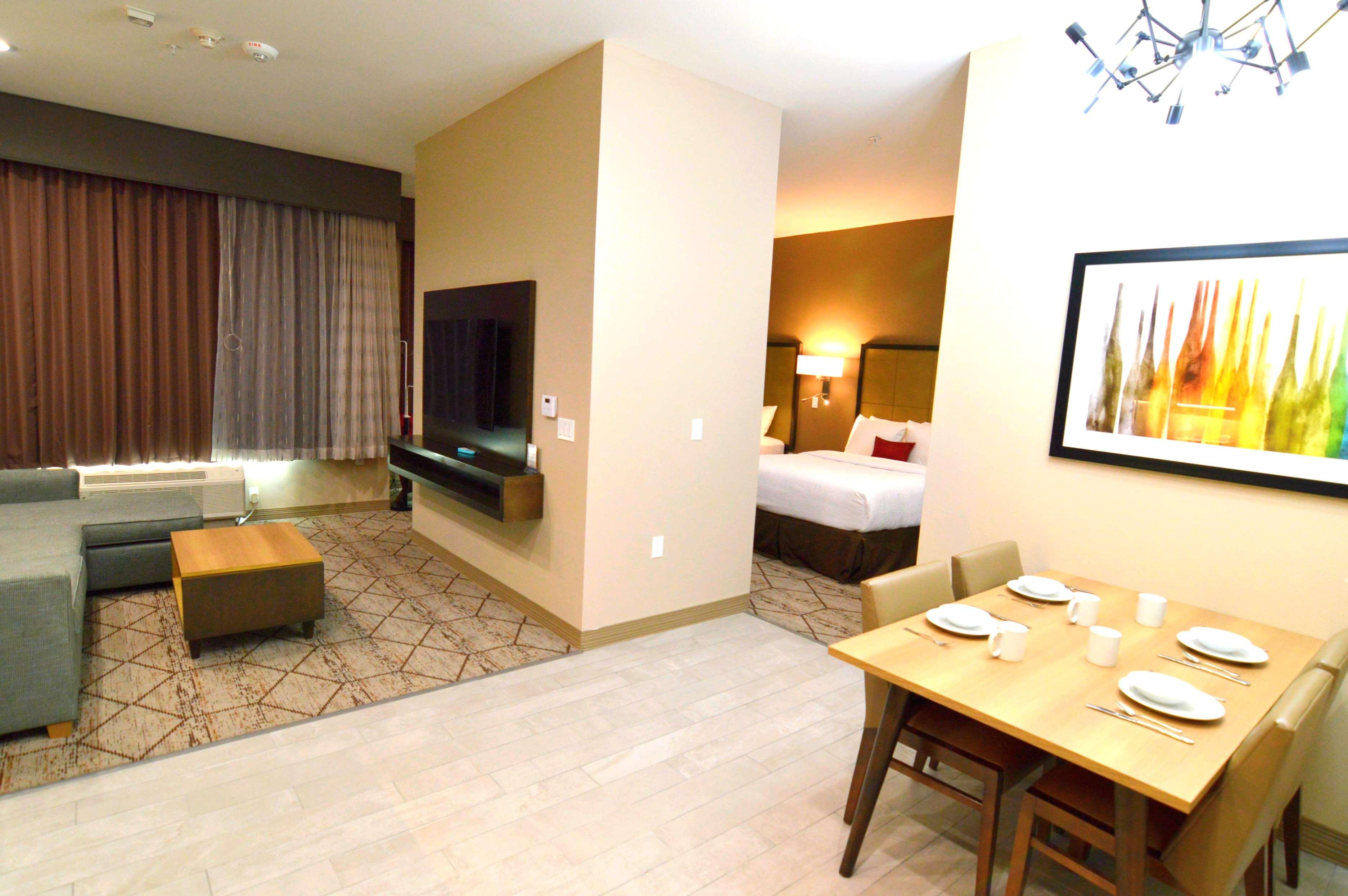 Best Western Plus Pleasanton Hotel Extérieur photo