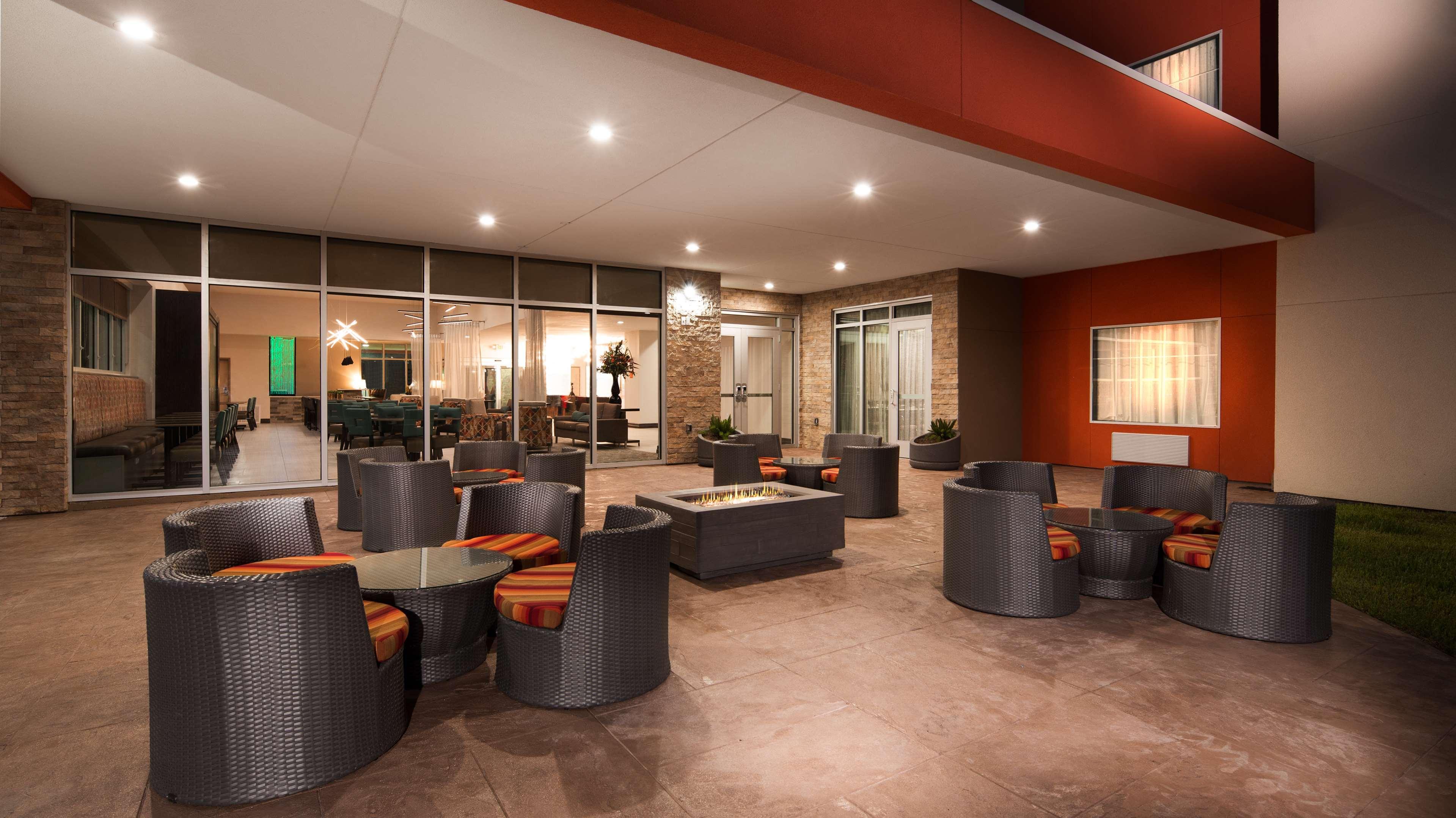 Best Western Plus Pleasanton Hotel Extérieur photo