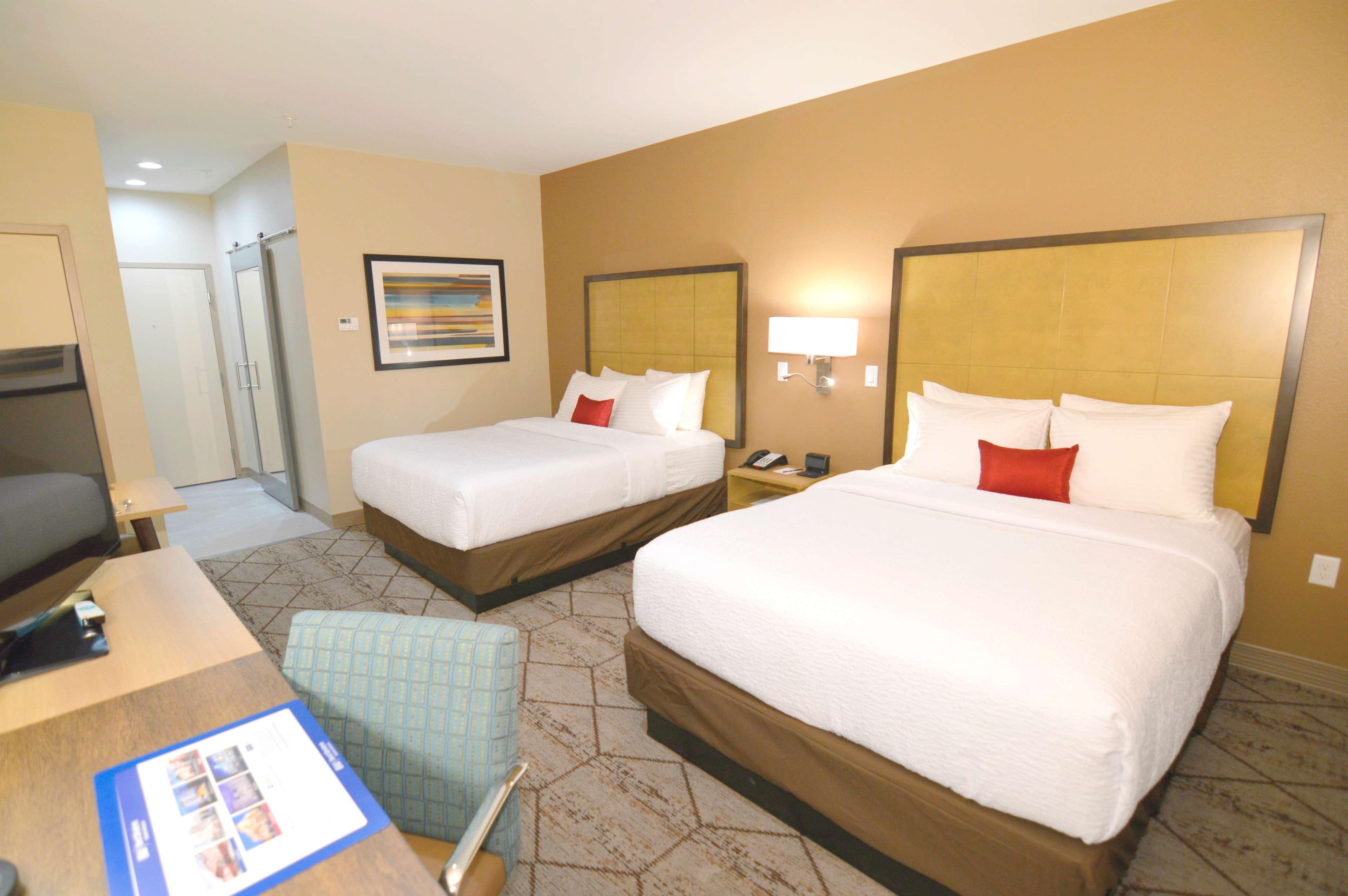 Best Western Plus Pleasanton Hotel Extérieur photo