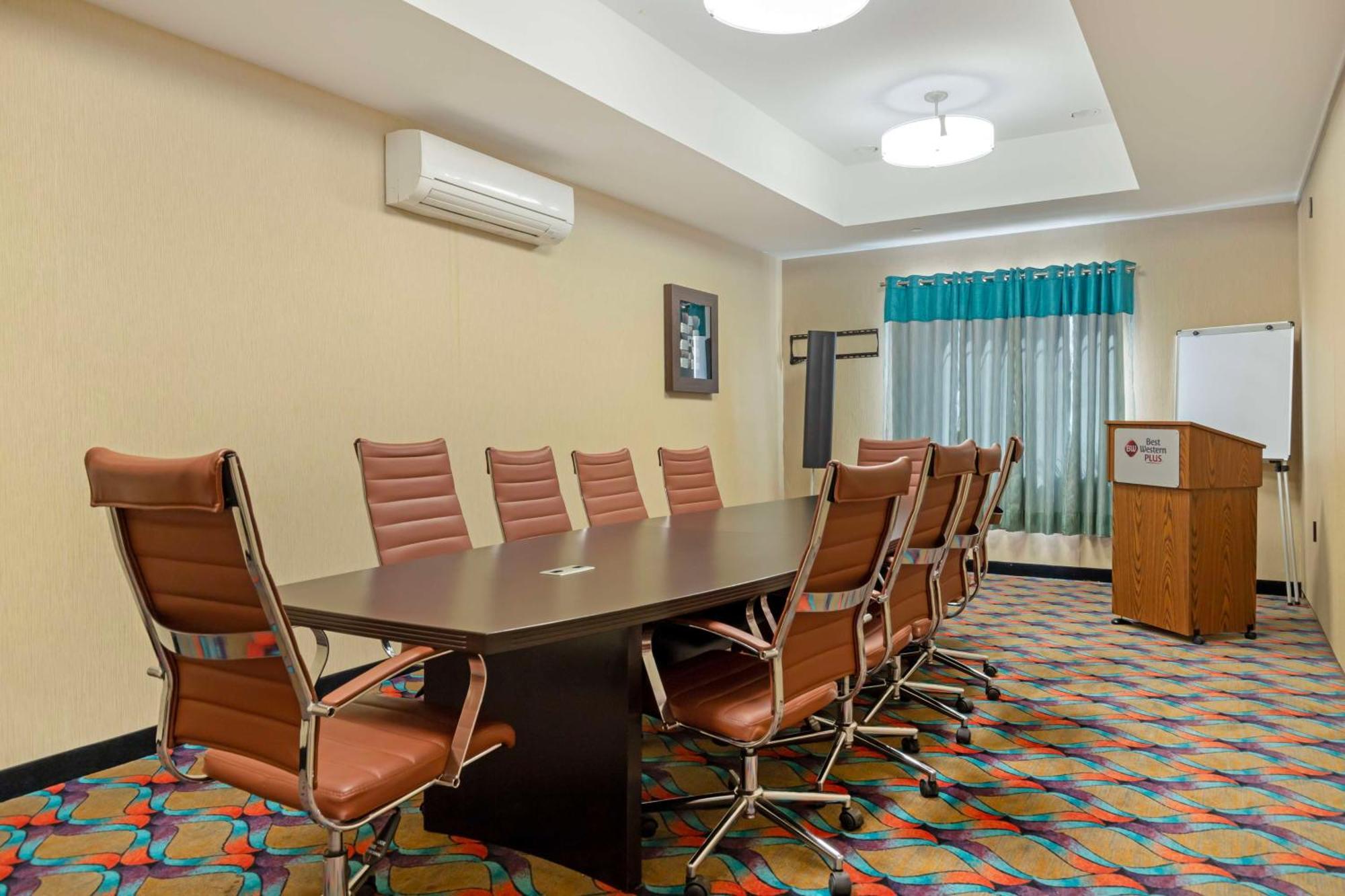 Best Western Plus Pleasanton Hotel Extérieur photo