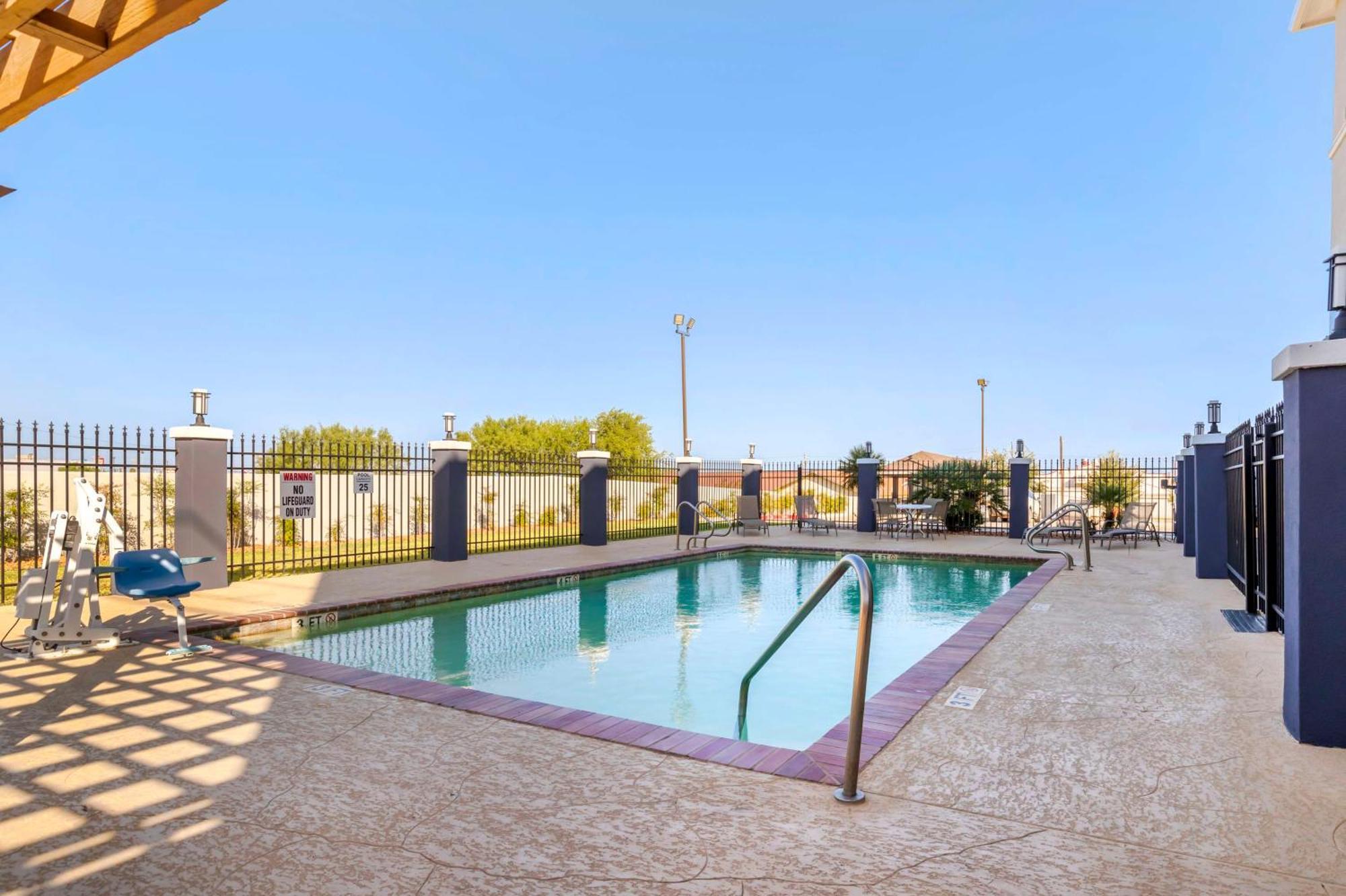 Best Western Plus Pleasanton Hotel Extérieur photo